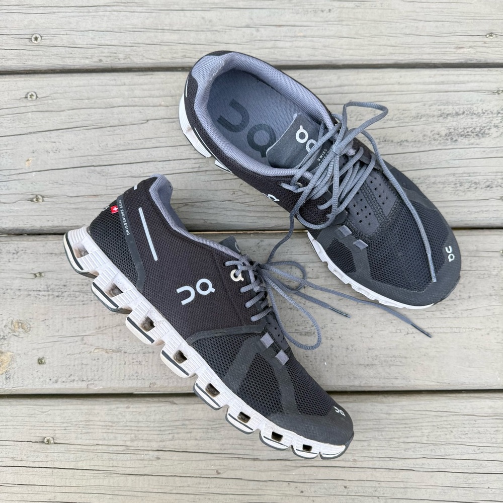 ON Running Cloud 6 Running Shoes in Black and White size 8.5 - Picture 2 of 16